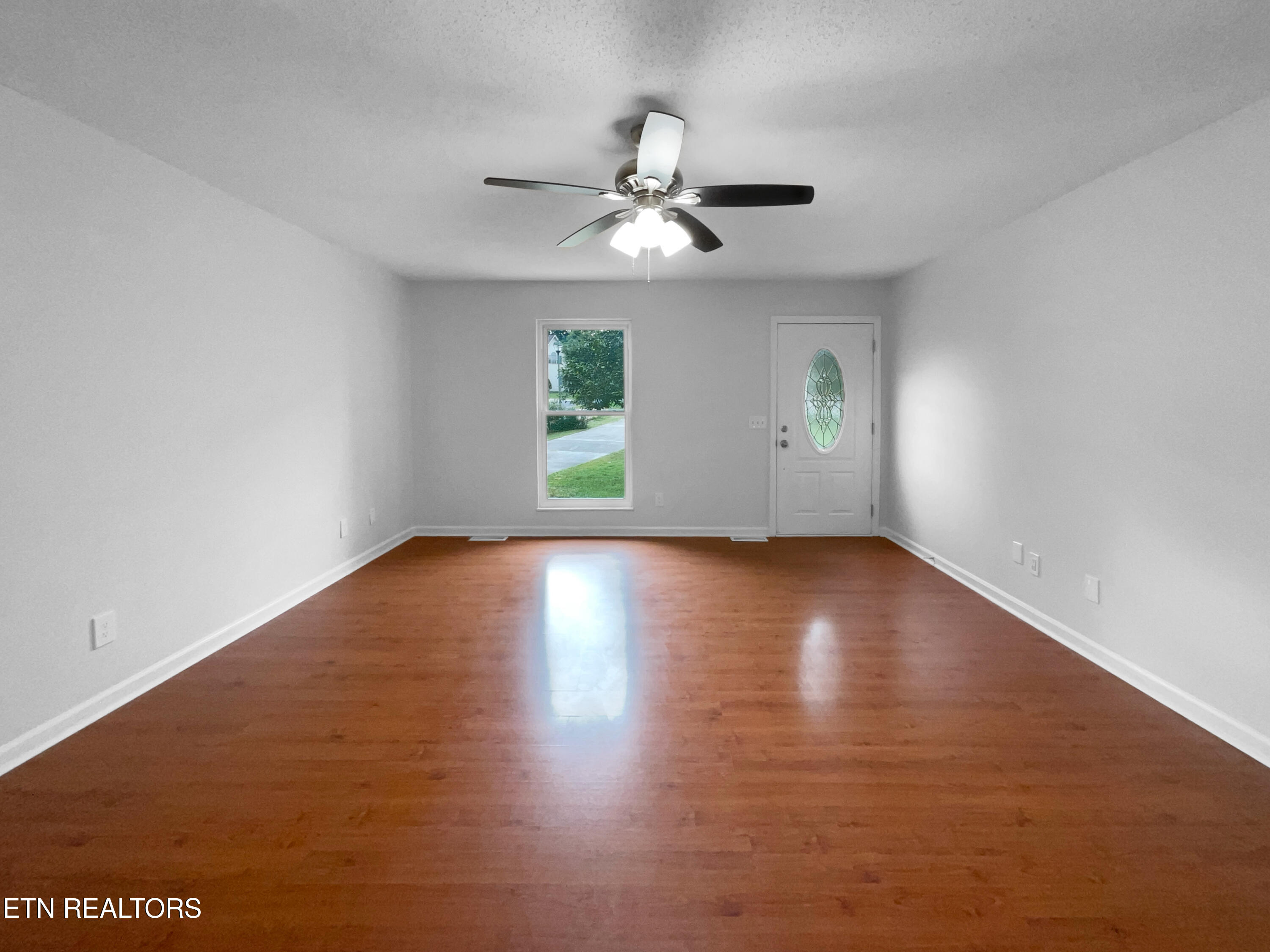 322 Chatuga Lane Loudon, TN 37774 - Photo 3 of 28 photo_03