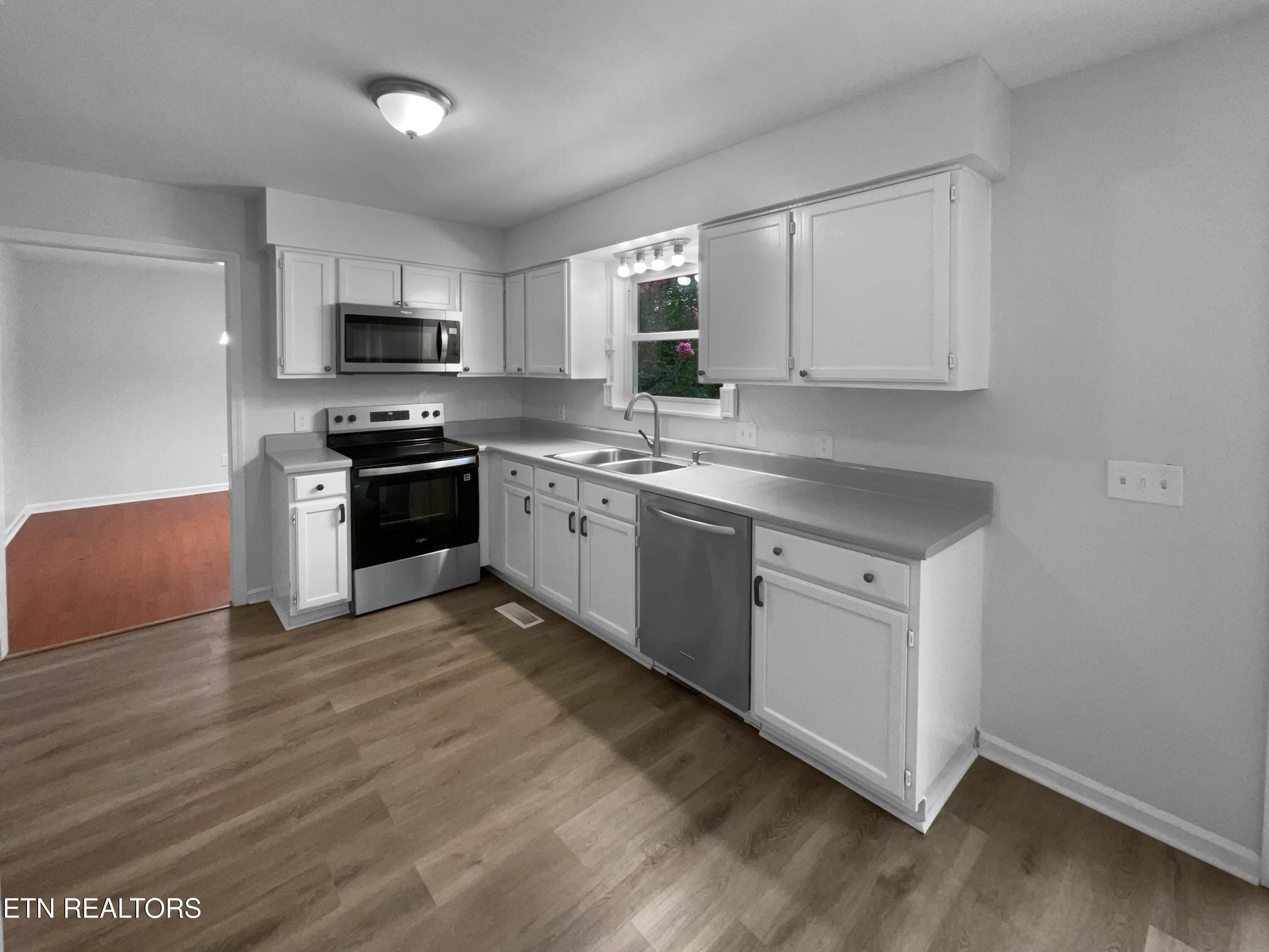 322 Chatuga Lane Loudon, TN 37774 - Photo 7 of 28 photo_09