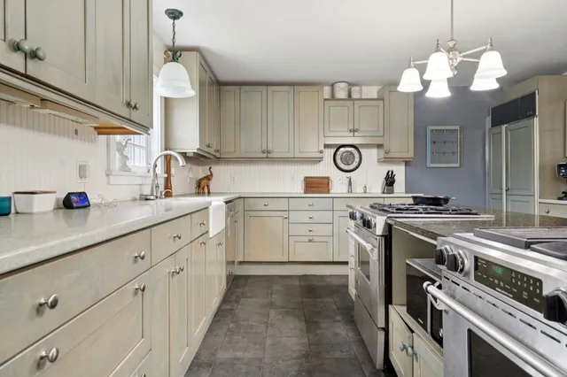 $575,000 | 11 Turnpike Road, Grafton, NH 03240