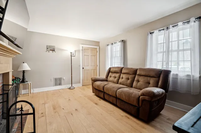 $575,000 | 11 Turnpike Road, Grafton, NH 03240