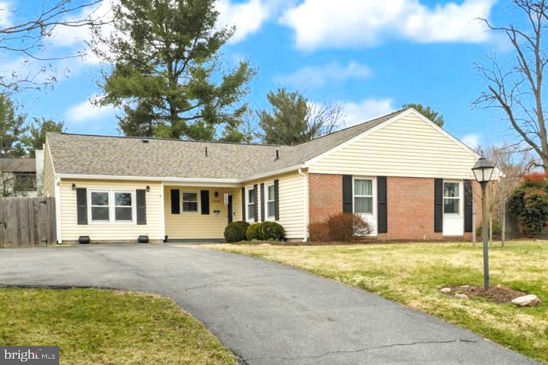 Curb appeal and single level living!