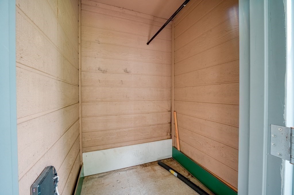 3 Post Oak Lane, Unit 4 Natick, MA 01760 - Photo 24 of 34 a bathroom with a bathtub