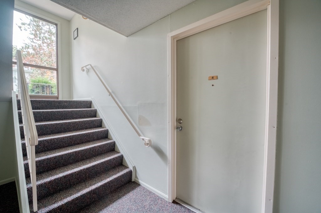 3 Post Oak Lane, Unit 4 Natick, MA 01760 - Photo 28 of 34 a view of entryway