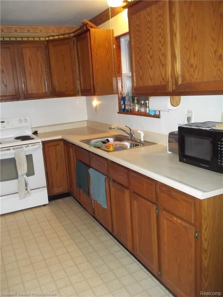 1328 Lathrop Road Allenton, MI 48002 - Photo 5 of 13 Kitchen1.jpg