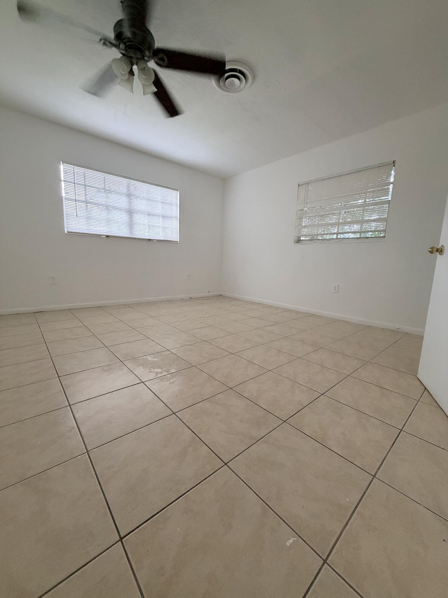 198 Southwest 15th Street Boca Raton, FL 33432 - Photo 6 of 14 198 bed 2