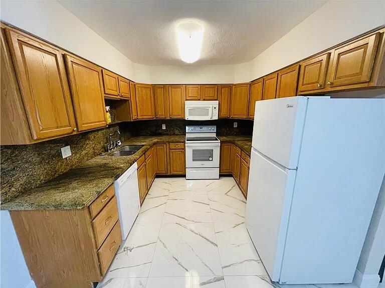 198 Southwest 15th Street Boca Raton, FL 33432 - Photo 10 of 14 196 kitchen
