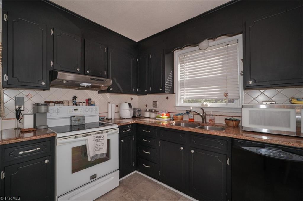 3127 Rockingham Road High Point, NC 27265 - Photo 14 of 29