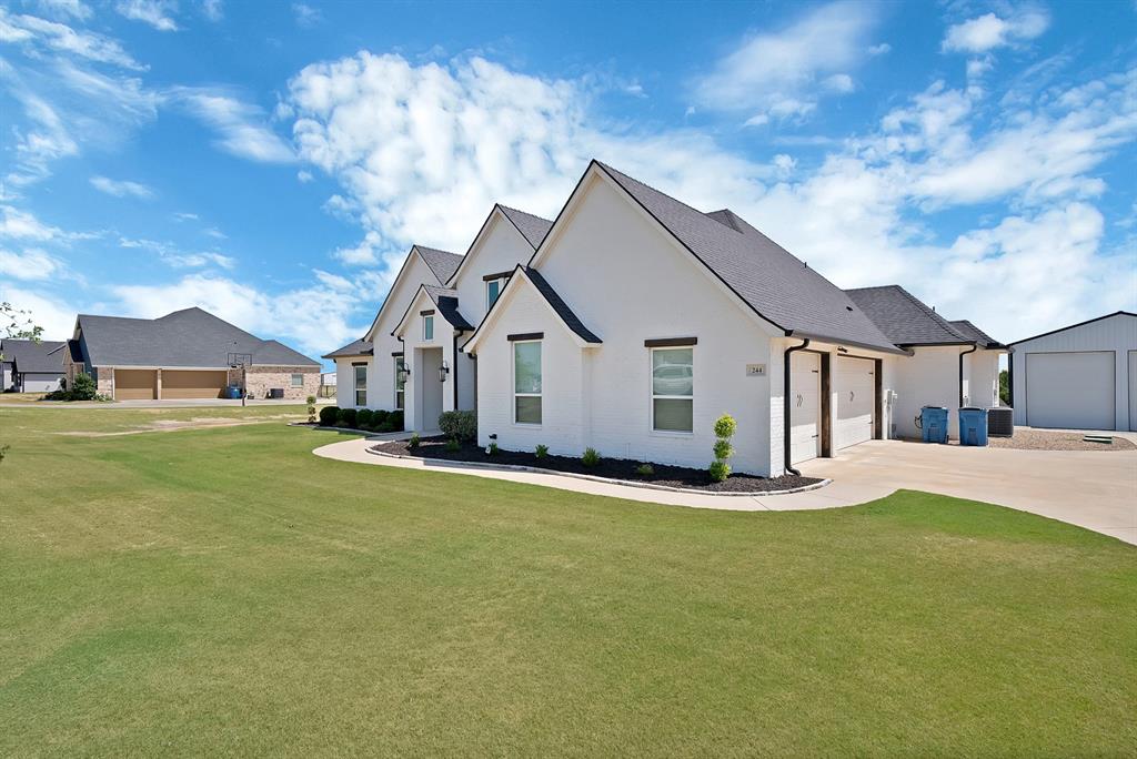 244 Harvard Lane Springtown, TX 76082 - Photo 2 of 37