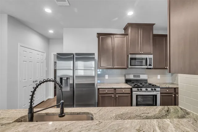 $2,250 | 935 Golden Willow Lane, Conroe, TX 77304