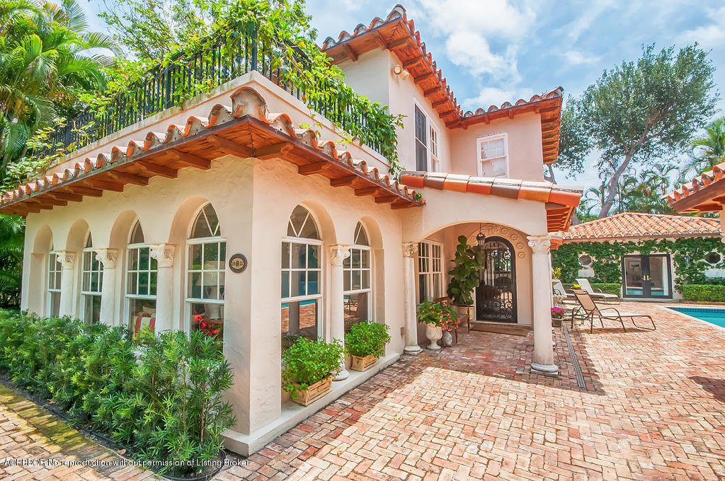 282 Barcelona Road West Palm Beach, FL 33401 - Photo 20 of 32 a front view of a house with garden