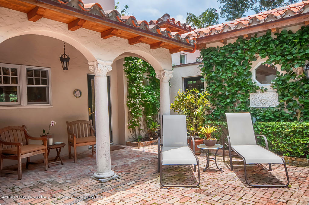 282 Barcelona Road West Palm Beach, FL 33401 - Photo 24 of 32 a view of a patio with a table and chairs and potted plants