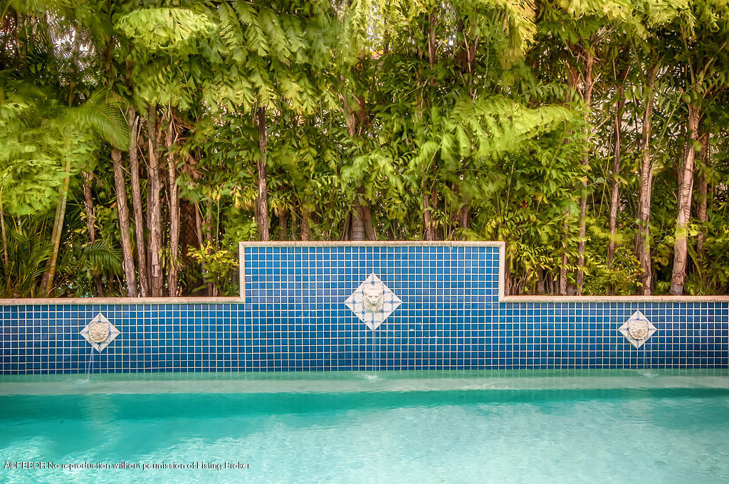 282 Barcelona Road West Palm Beach, FL 33401 - Photo 27 of 32 a view of a door and chair