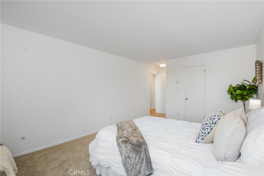 28121 Highridge Road, Unit 402 Rancho Palos Verdes, CA 90275 - Photo 21 of 38 a bedroom with a bed and a potted plant