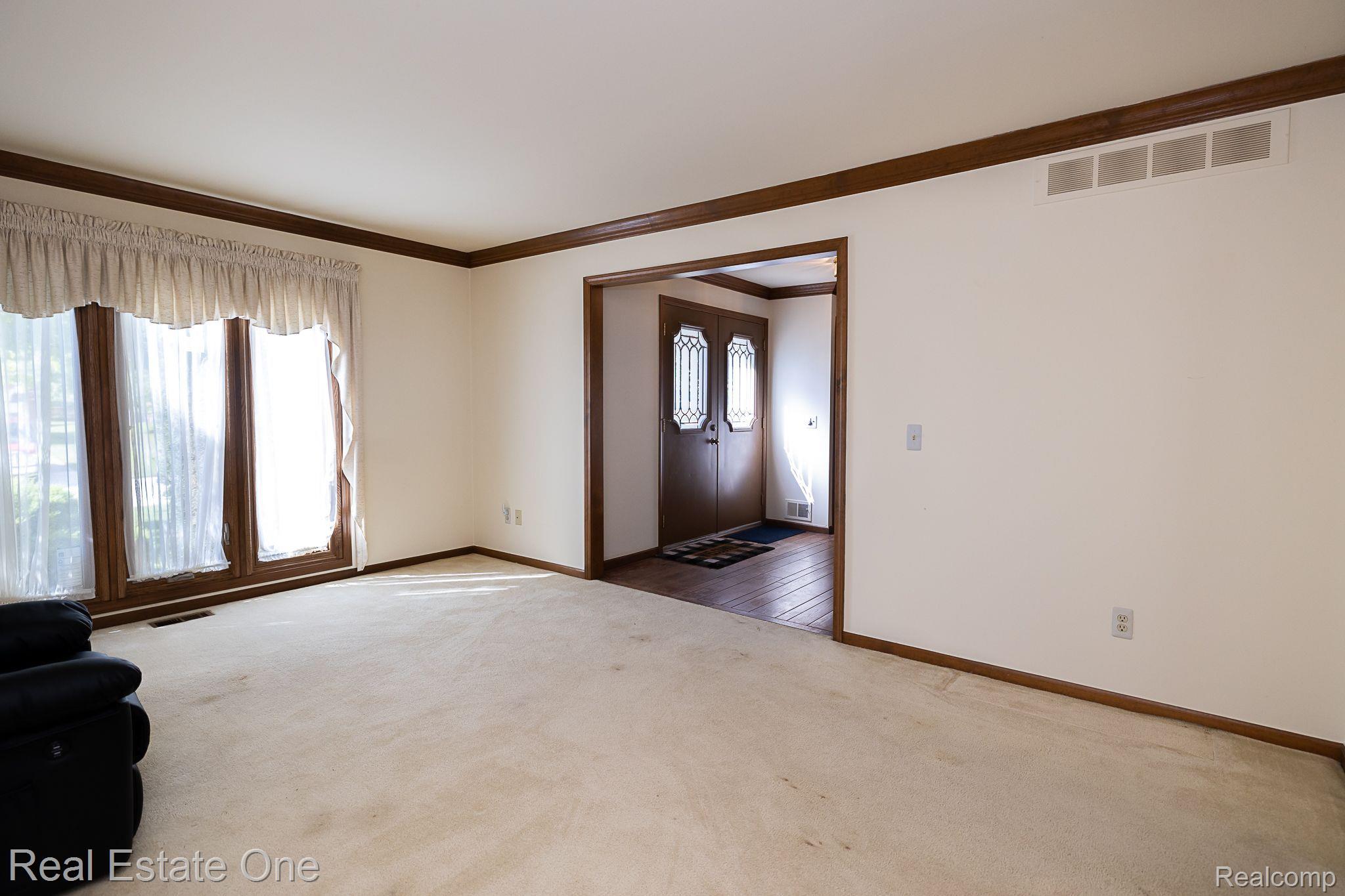 3193 Salem Drive Rochester, MI 48306 - Photo 15 of 47 Gallery Image 15