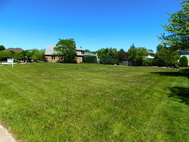 125 Riverside Drive Deerfield, IL 60015 - Photo 1 of 11