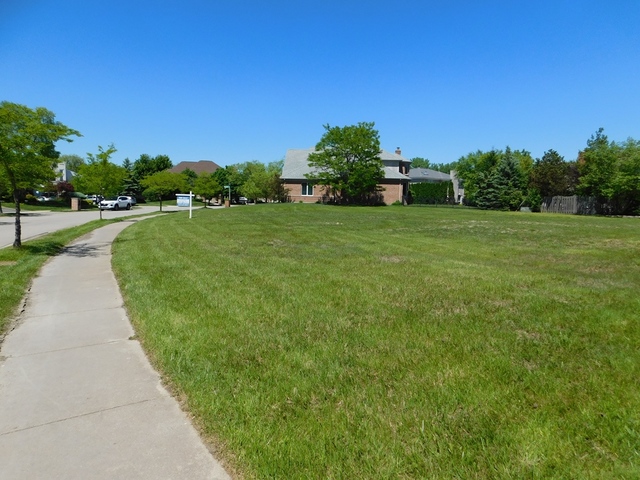 125 Riverside Drive Deerfield, IL 60015 - Photo 2 of 11