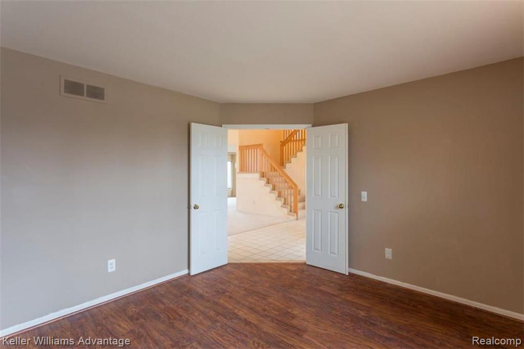 39167 Point Court Farmington Hills, MI 48331 - Photo 15 of 33