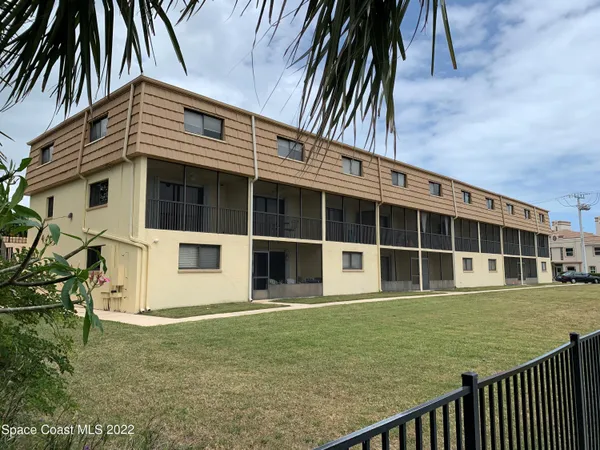 $1,950 | 7101 Ridgewood Avenue, Unit 203, Cape Canaveral, FL 32920