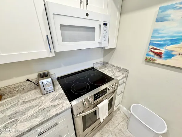 $1,950 | 7101 Ridgewood Avenue, Unit 203, Cape Canaveral, FL 32920