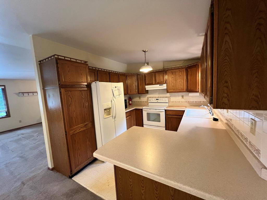 1105 S Ridgeway Avenue Sturgeon Bay, WI 54235 - Photo 13 of 33
