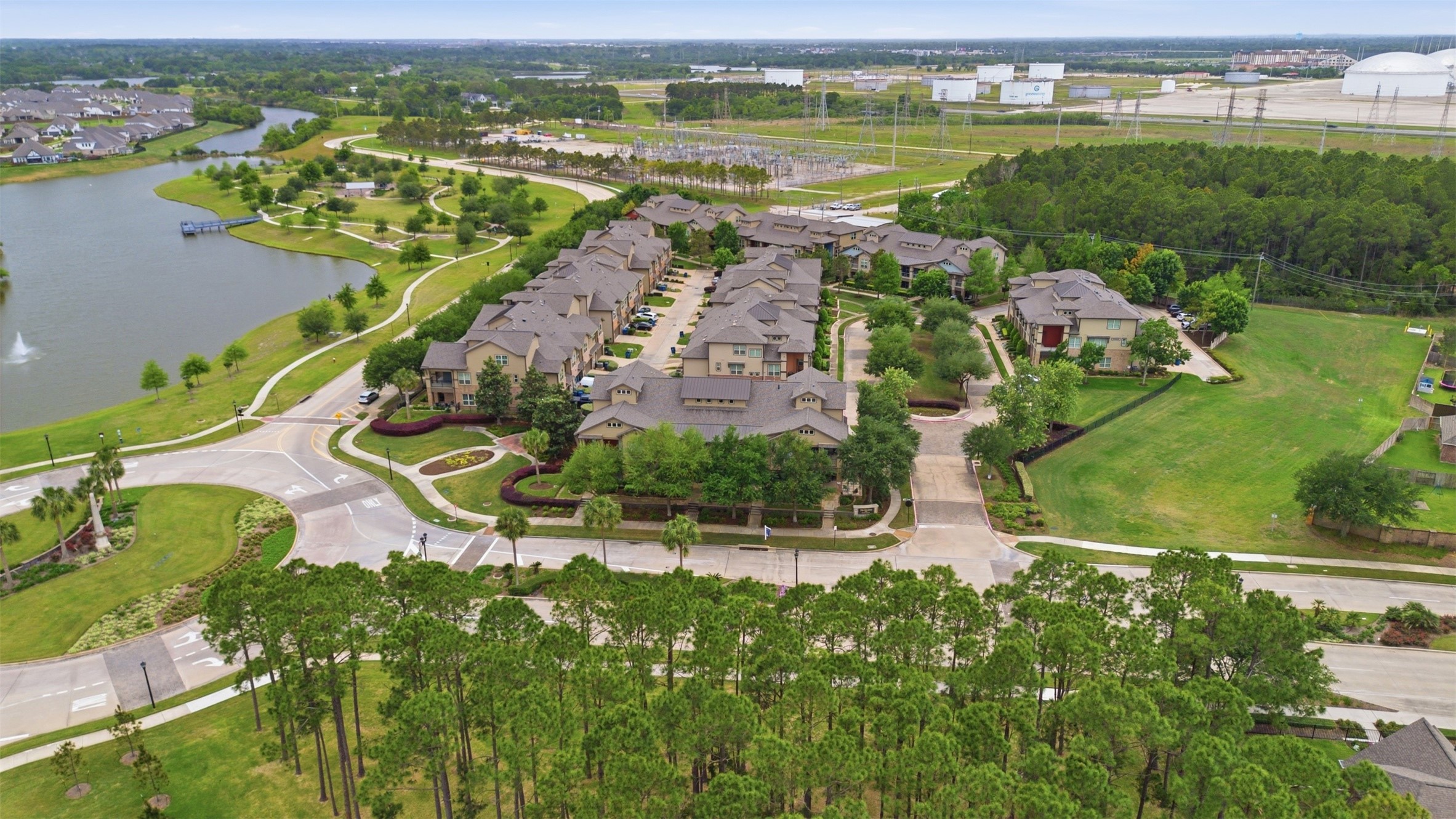 706 Water Street Webster, TX 77598 - Photo 2 of 23 Materplanned Edgewater community with all the amenities!