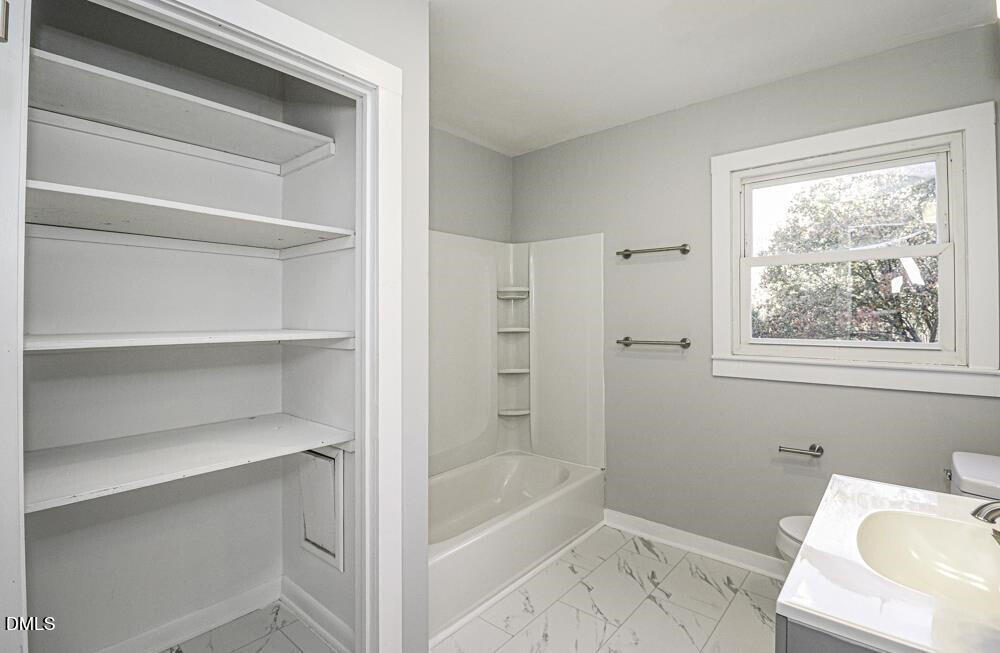 805 River Road Selma, NC 27576 - Photo 34 of 40 a bathroom with a bathtub and a toilet