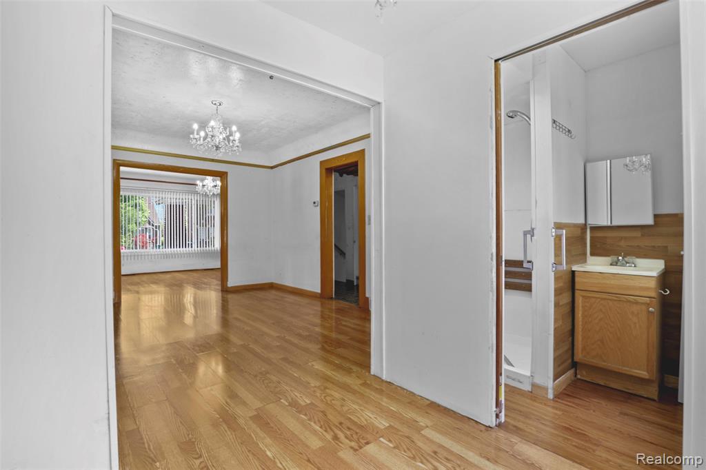 5003 Maple Street Dearborn, MI 48126 - Photo 6 of 41