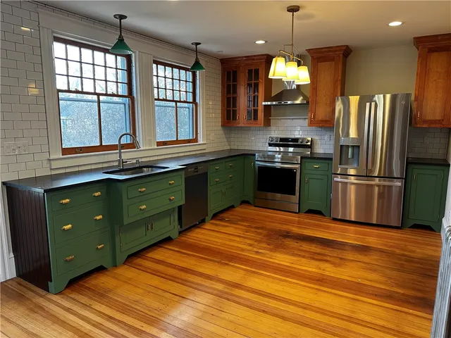 $3,200 | 100 Maple Avenue, Barrington, RI 02806