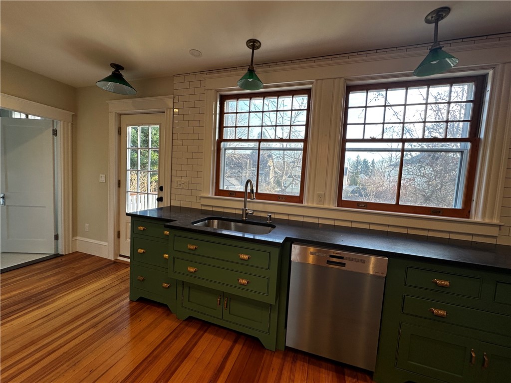 100 Maple Avenue Barrington, RI 02806 - Photo 3 of 23