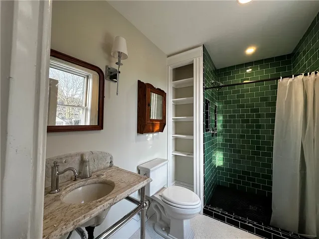 $3,200 | 100 Maple Avenue, Barrington, RI 02806