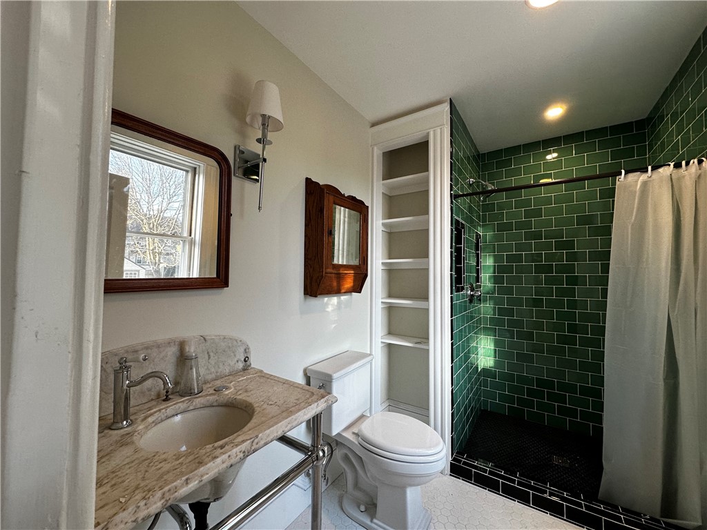 100 Maple Avenue Barrington, RI 02806 - Photo 8 of 23