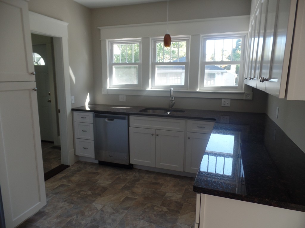 37 Gillette Avenue Springfield, MA 01118 - Photo 15 of 27