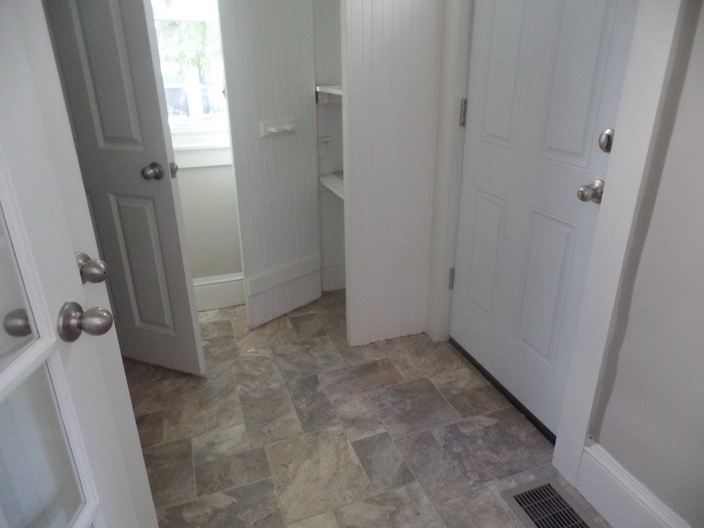37 Gillette Avenue Springfield, MA 01118 - Photo 16 of 27