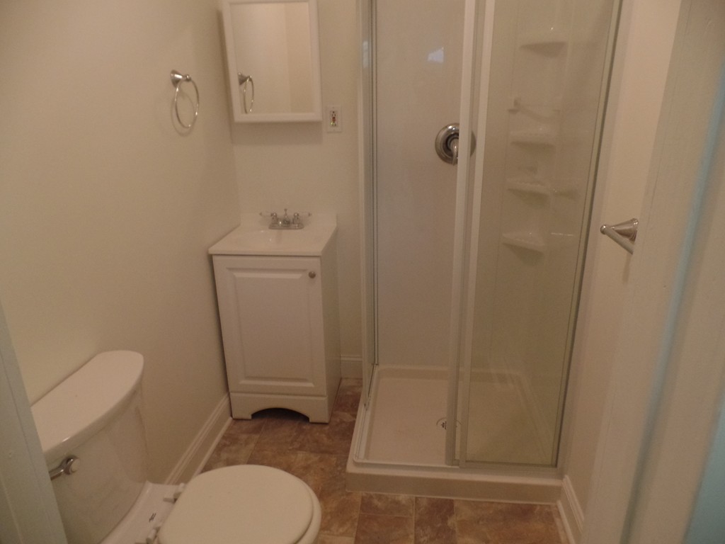 37 Gillette Avenue Springfield, MA 01118 - Photo 17 of 27