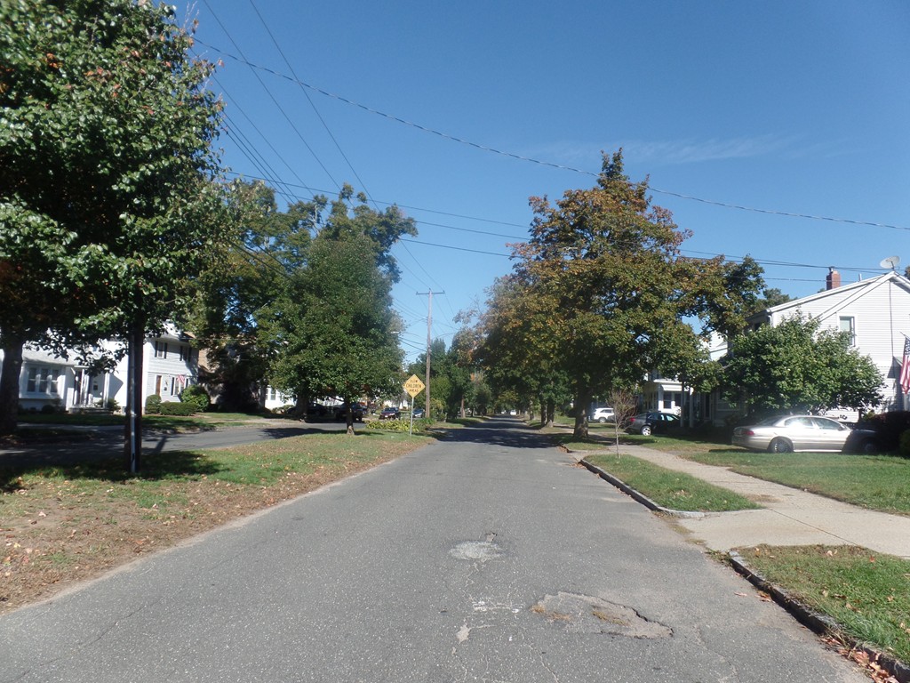 37 Gillette Avenue Springfield, MA 01118 - Photo 6 of 27