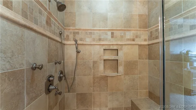 $1,275,000 | 15 Pointe Court, Lake Ozark, MO 65049