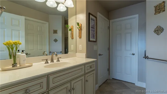 $1,275,000 | 15 Pointe Court, Lake Ozark, MO 65049