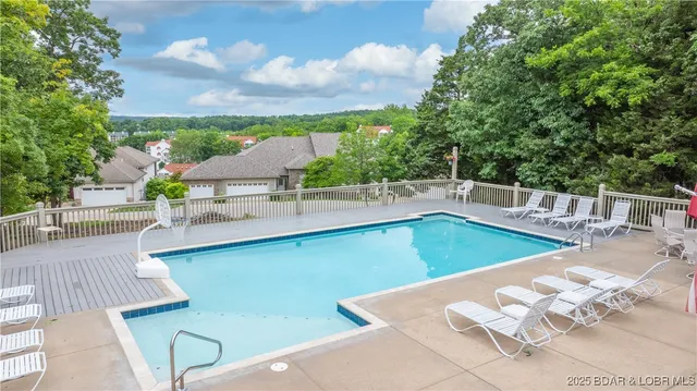 $1,275,000 | 15 Pointe Court, Lake Ozark, MO 65049