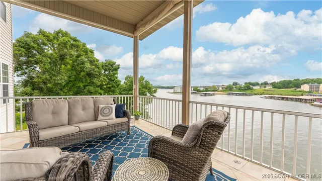 $1,275,000 | 15 Pointe Court, Lake Ozark, MO 65049