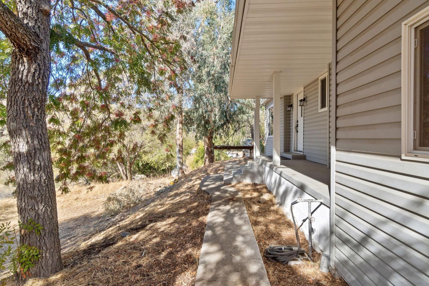 43299 Ranger Cir Drive Coarsegold, CA 93614 - Photo 3 of 44