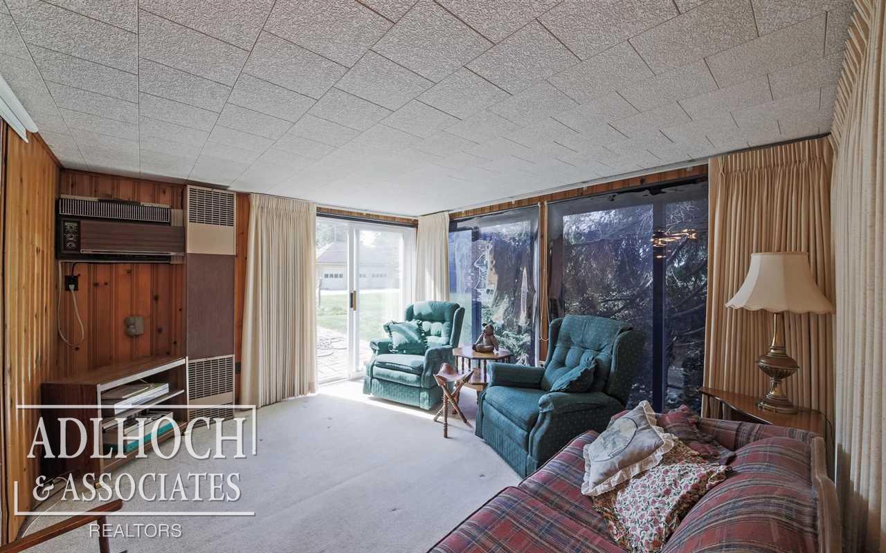 1047 Devonshire Road Grosse Pointe, MI 48230 - Photo 14 of 33 31301928-13.JPG