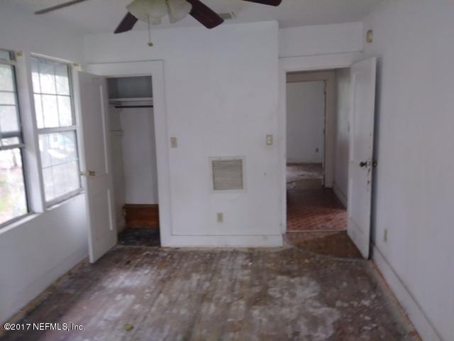 2022 Moncrief Road Jacksonville, FL 32209 - Photo 3 of 19 an empty room that has a window in it