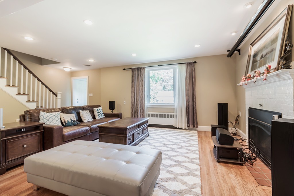 2 Castle Heights Road Andover, MA 01810 - Photo 3 of 21 Gallery Image 3