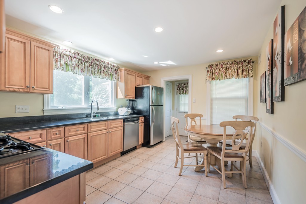 2 Castle Heights Road Andover, MA 01810 - Photo 8 of 21 Gallery Image 8