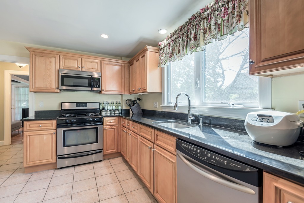 2 Castle Heights Road Andover, MA 01810 - Photo 10 of 21 Gallery Image 10