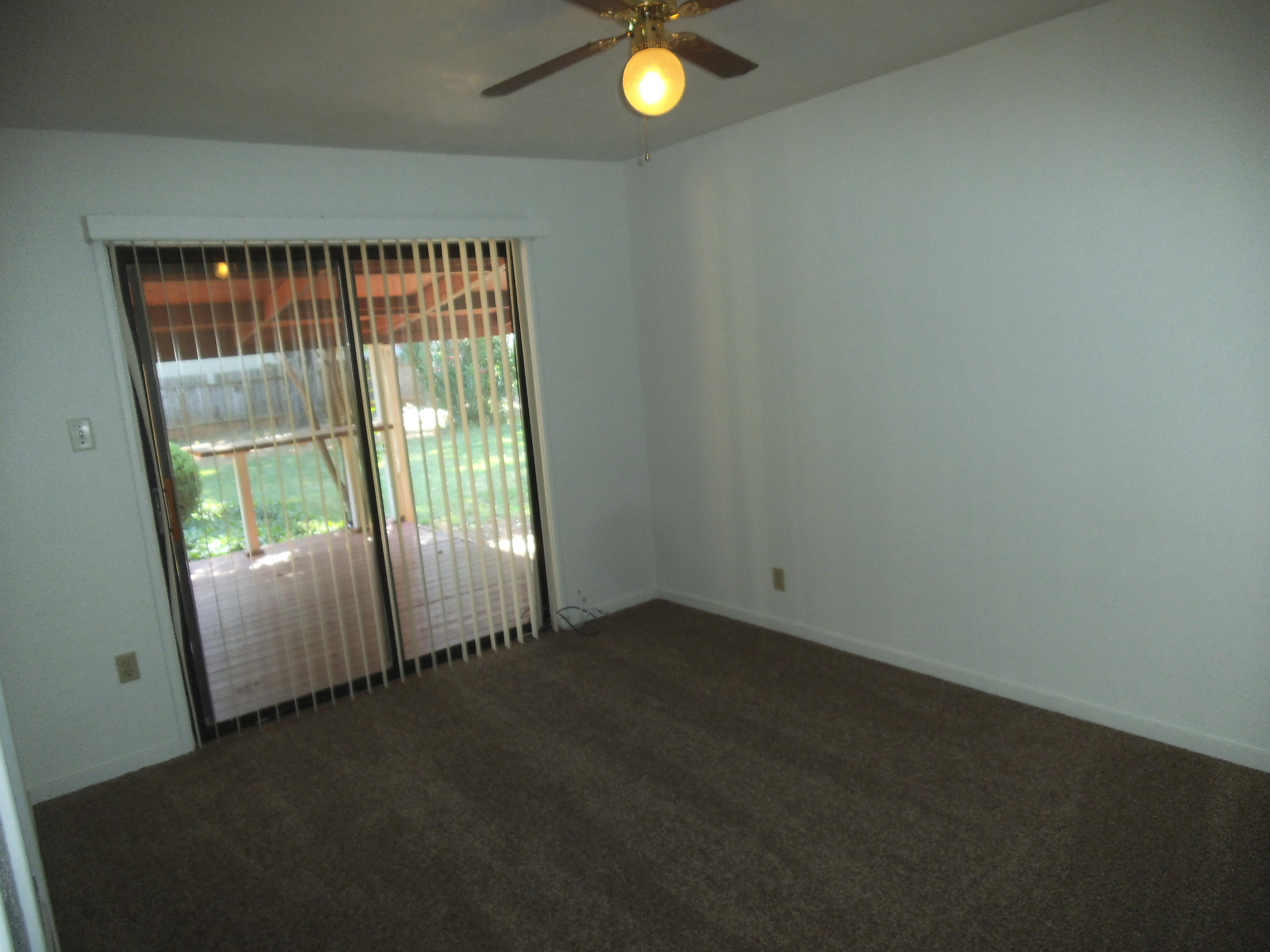 3607 Ricardo Avenue Redding, CA 96002 - Photo 12 of 20 an empty room with a window