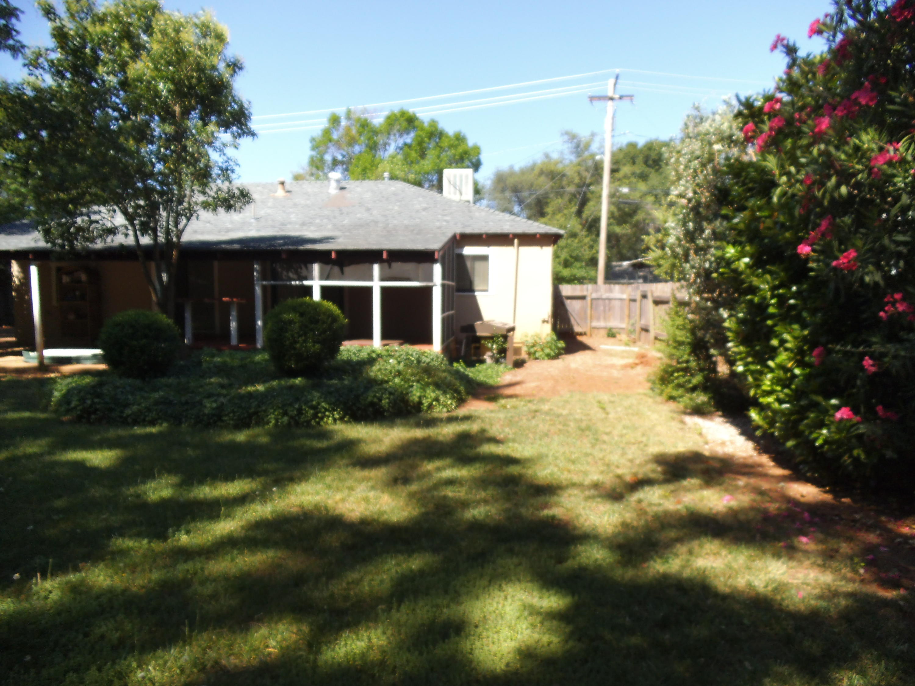 3607 Ricardo Avenue Redding, CA 96002 - Photo 15 of 20 a front view of house with yard and green space