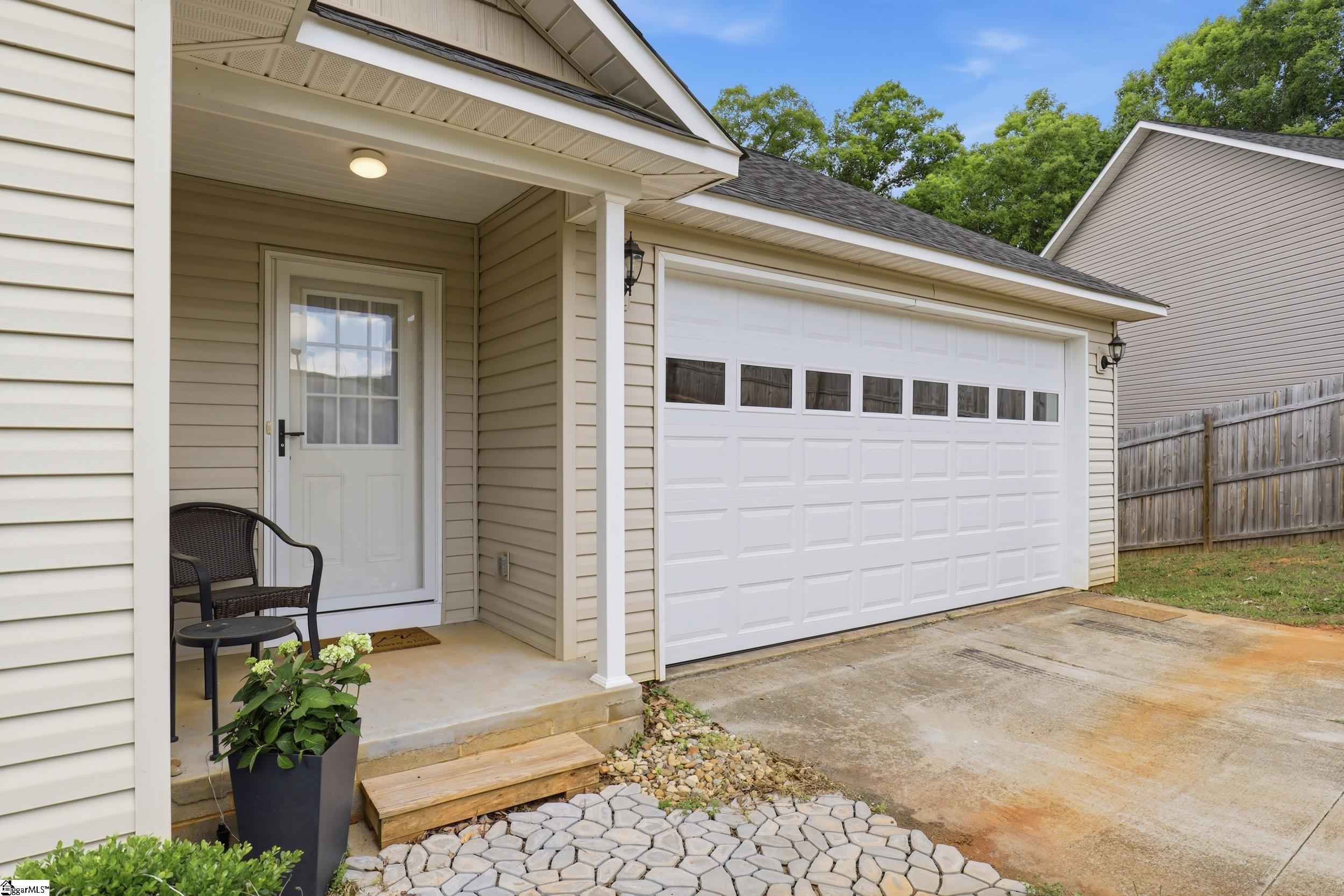 126 Robin Ridge Circle Piedmont, SC 29673 - Photo 2 of 37