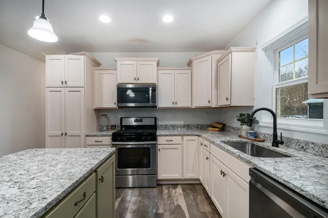 $599,900 | 7177 Longview Court, Delton, MI 49046