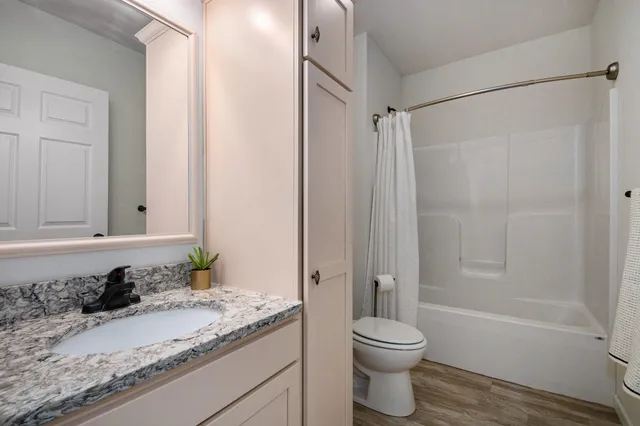 $599,900 | 7177 Longview Court, Delton, MI 49046